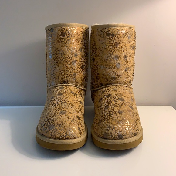 UGG Size 9 (US) Metallic Finish Logo Boots - Picture 4 of 11